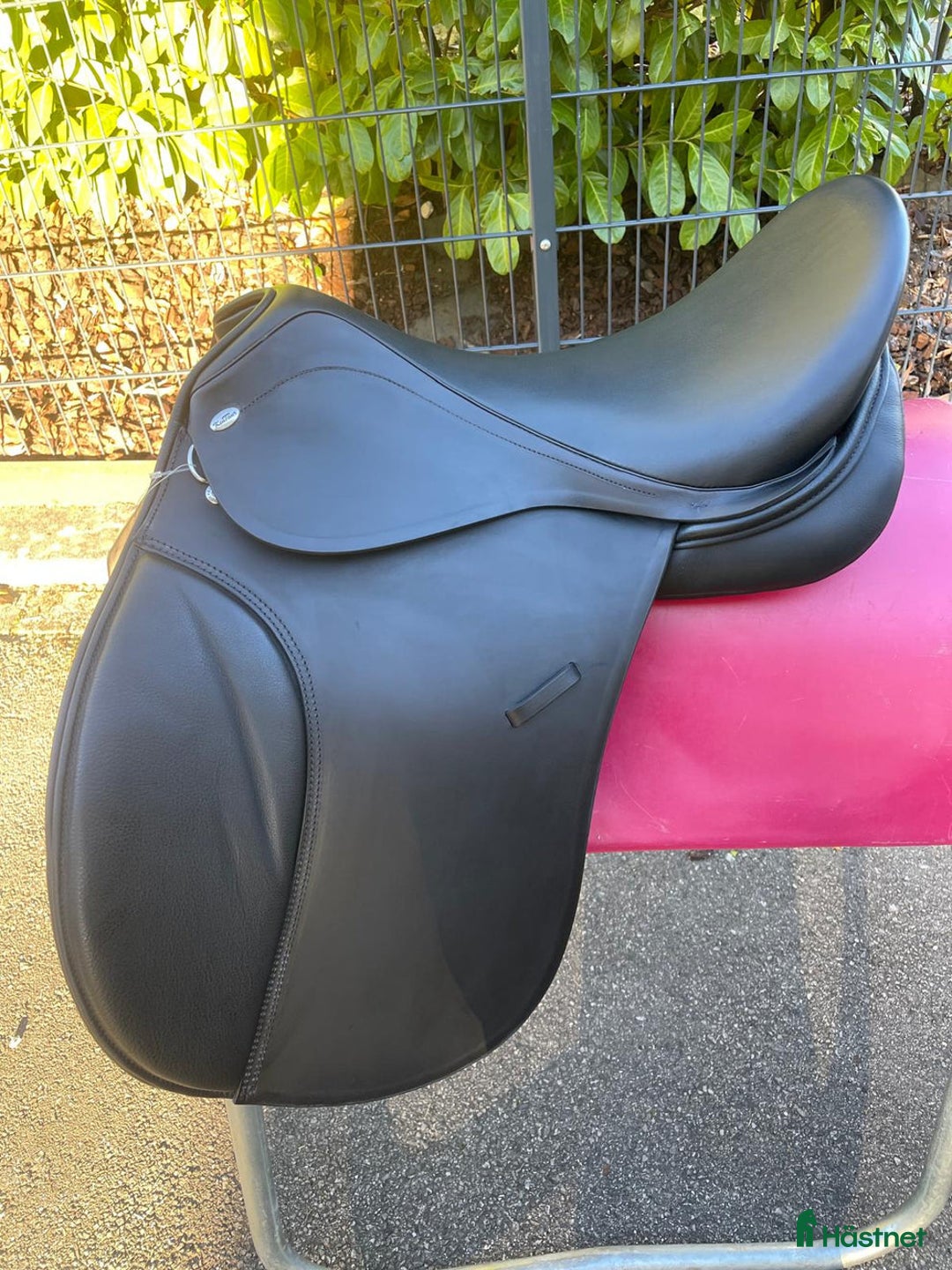 Sadlar hästutrustning till salu: Universell allroundsadel. i Stockholm - Annons 3