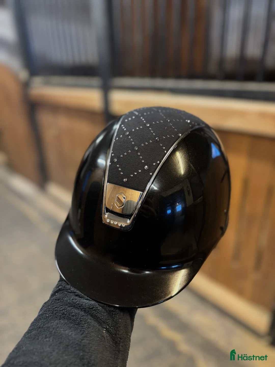 Hjälmar ryttarutrustning till salu: Svart glossy samshield  i Hofors - Annons 2