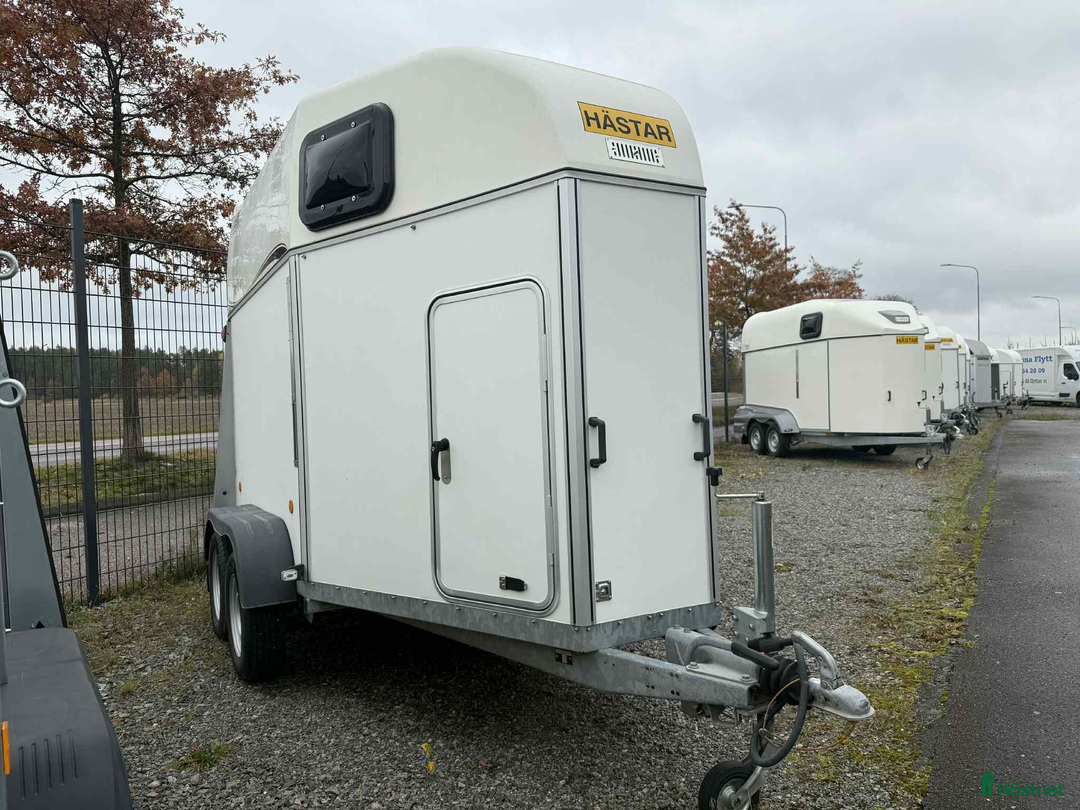 Hästtransporter  fordon & transport till salu: Royal XT WAF40U – funktionell, smidig och säker!  i Köping - Annons 3