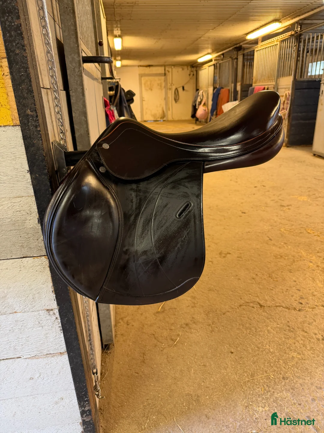Sadlar hästutrustning till salu: Brun Equipe Expression 17,5”  - Annons 2