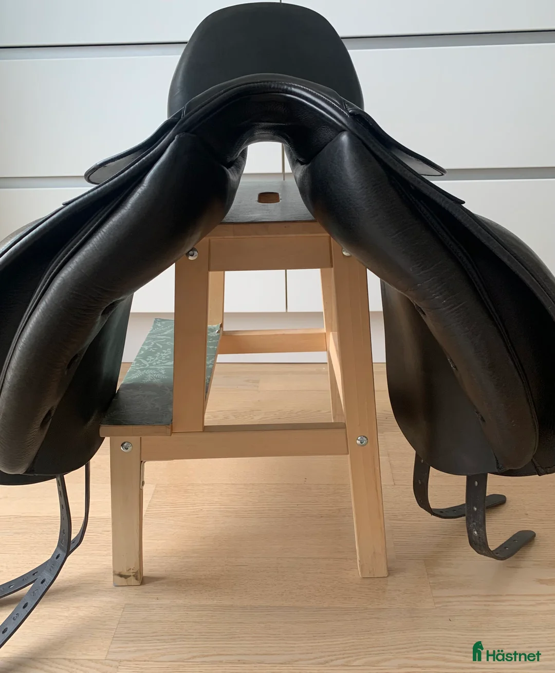 Sadlar hästutrustning till salu: Ikonic dressyr 16,5”. Koppjärn i Veddige - Annons 3