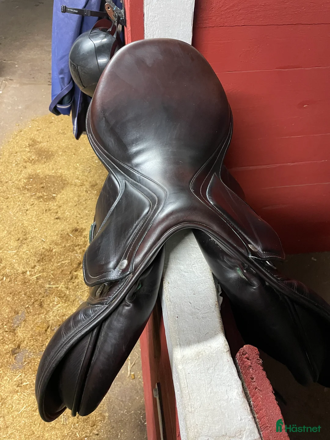 Sadlar hästutrustning till salu: Amerigo Vega jump sadel  - Annons 3