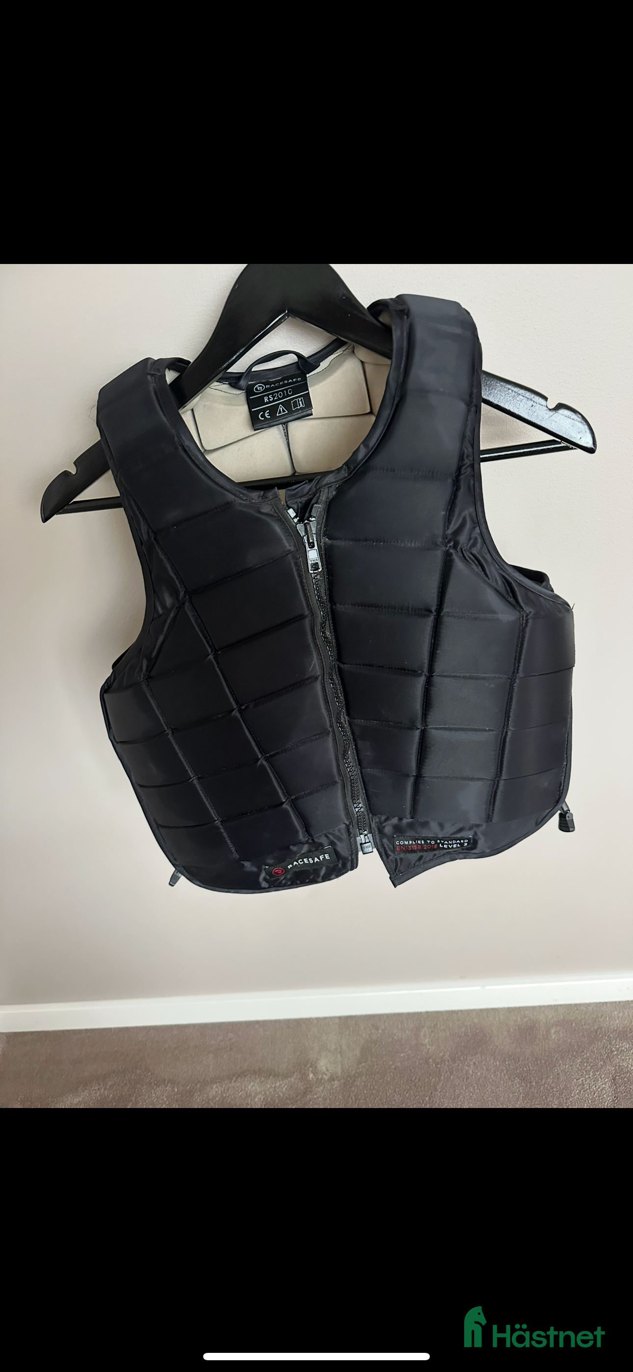 Säkerhetsvästar ryttarutrustning till salu: Race safe Nyskick!!! i Lidingö - Annons 1