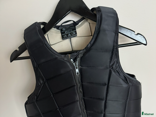 Säkerhetsvästar ryttarutrustning till salu: Race safe Nyskick!!! i Lidingö - Annons 1