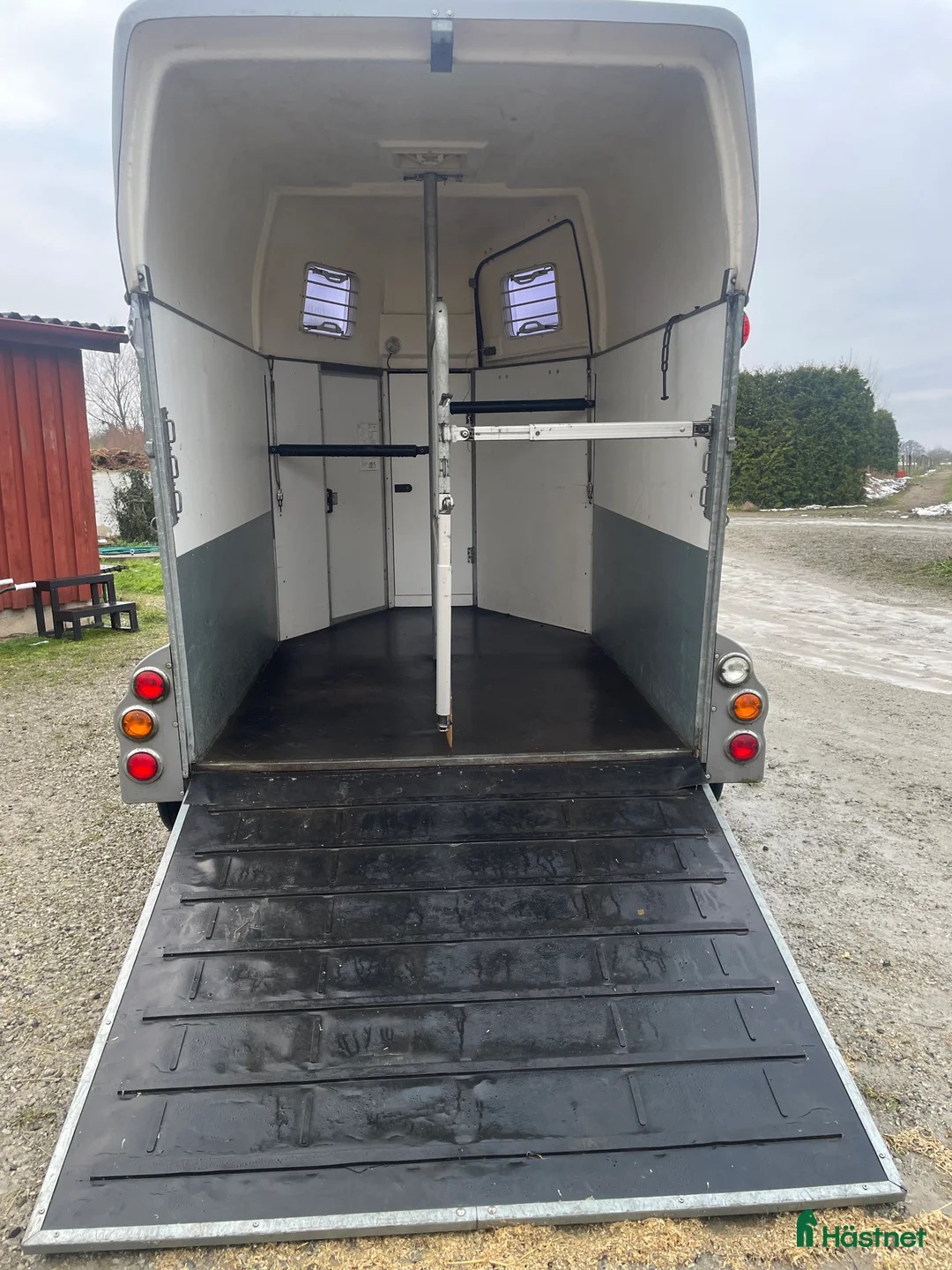 Hästtransporter  fordon & transport till salu: Stort Thulesläp - lasta två hästar i Flyinge - Annons 2