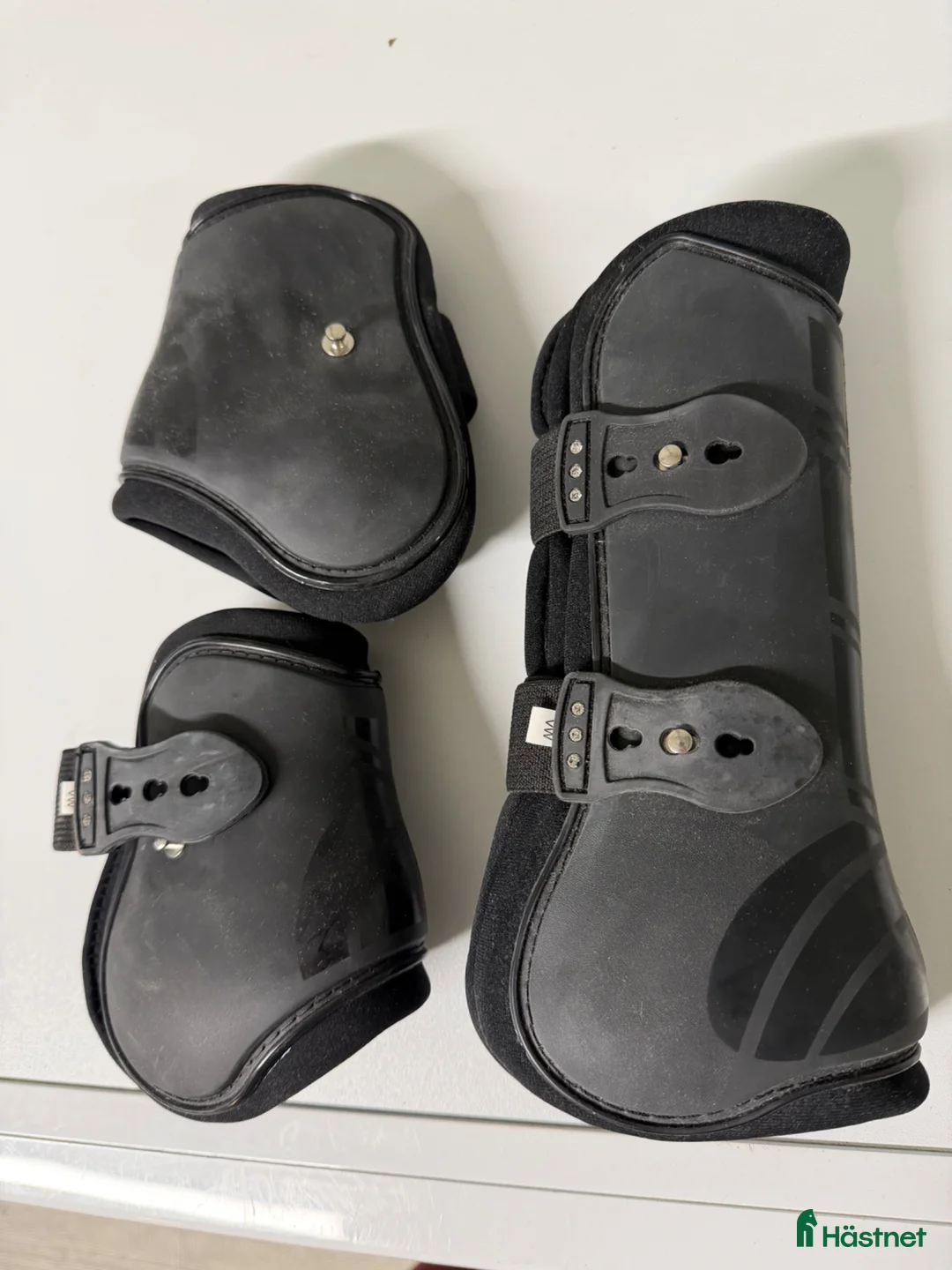 Benskydd hästutrustning till salu: Benskydd, storlek full.  - Annons 1