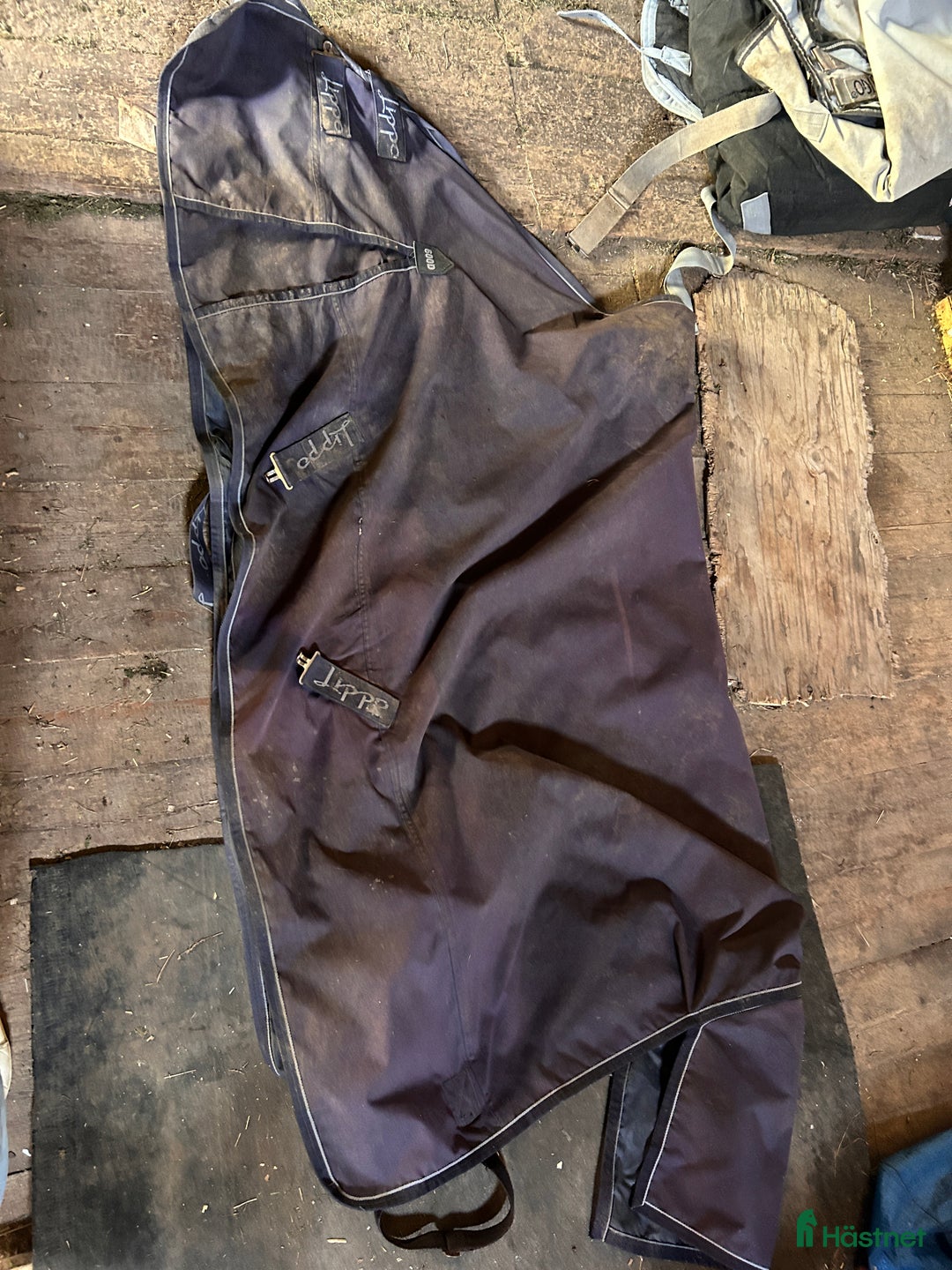 Täcken hästutrustning till salu: Regntäcke  i Moliden - Annons 1