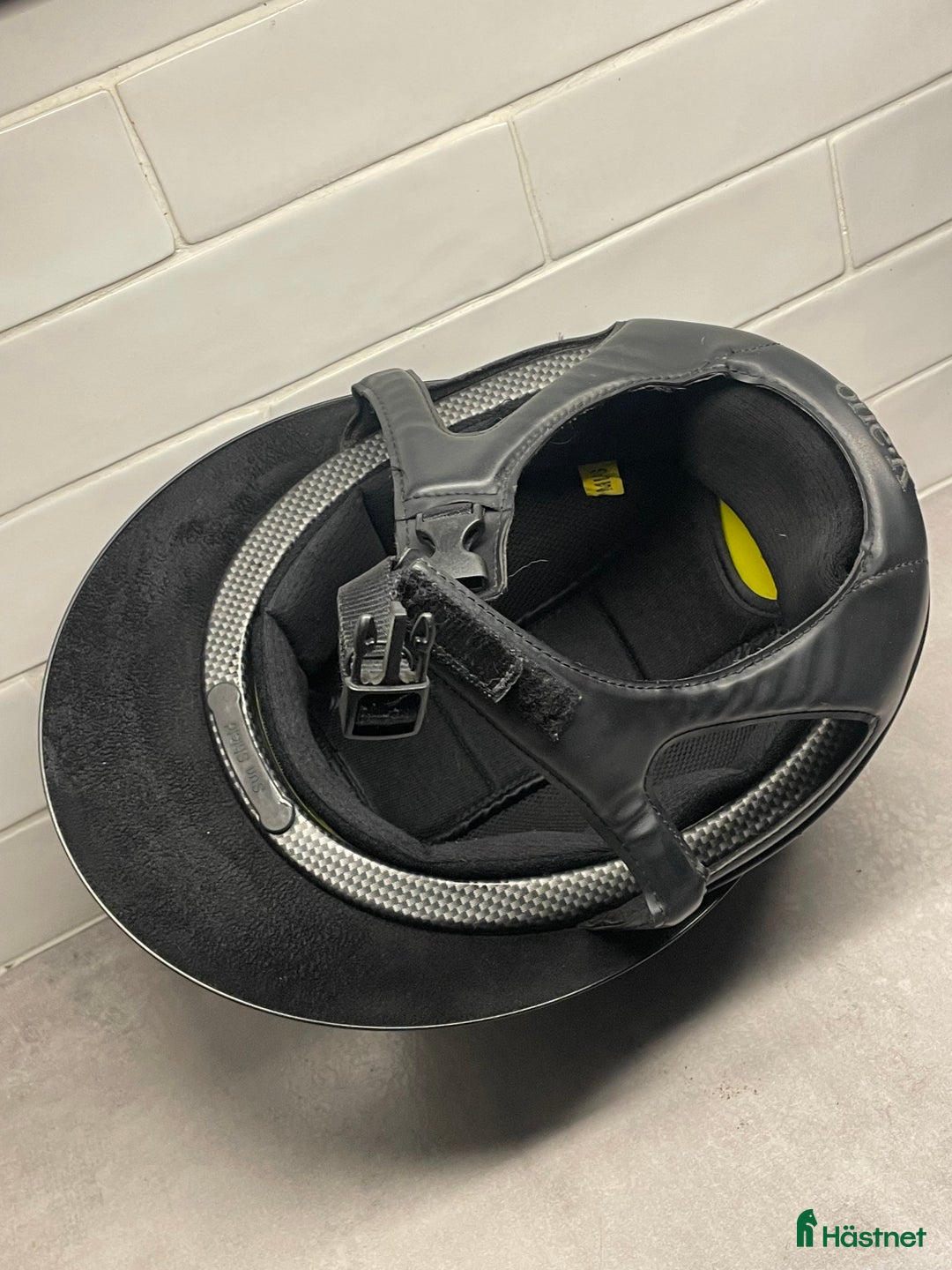 Hjälmar ryttarutrustning till salu: OneK advancé glossy 53-54 (51-56) i Ucklum - Annons 5