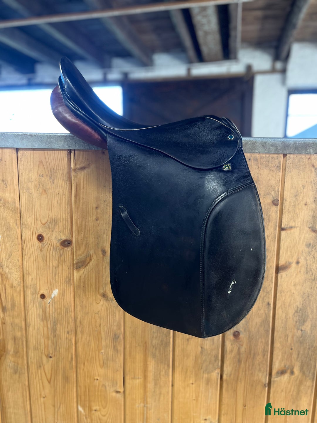 Sadlar hästutrustning till salu: Äldre Stübben dressyr sadel i Saxtorp - Annons 2