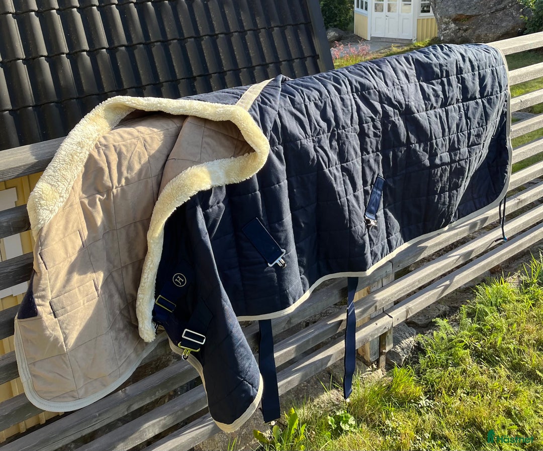 Täcken hästutrustning till salu: JH collection Mistral stalltäcke i Farsta - Annons 1