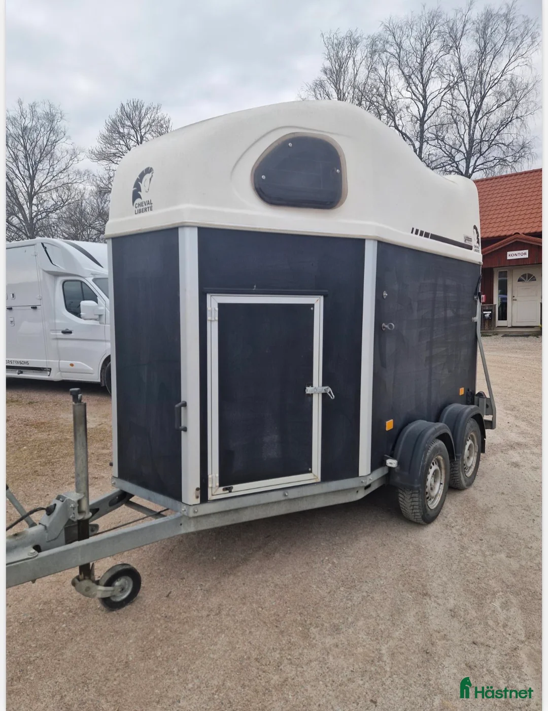 Hästtransporter  fordon & transport till salu: Cheval Sadelkammare, alugolv, B-körkort  - Annons 2