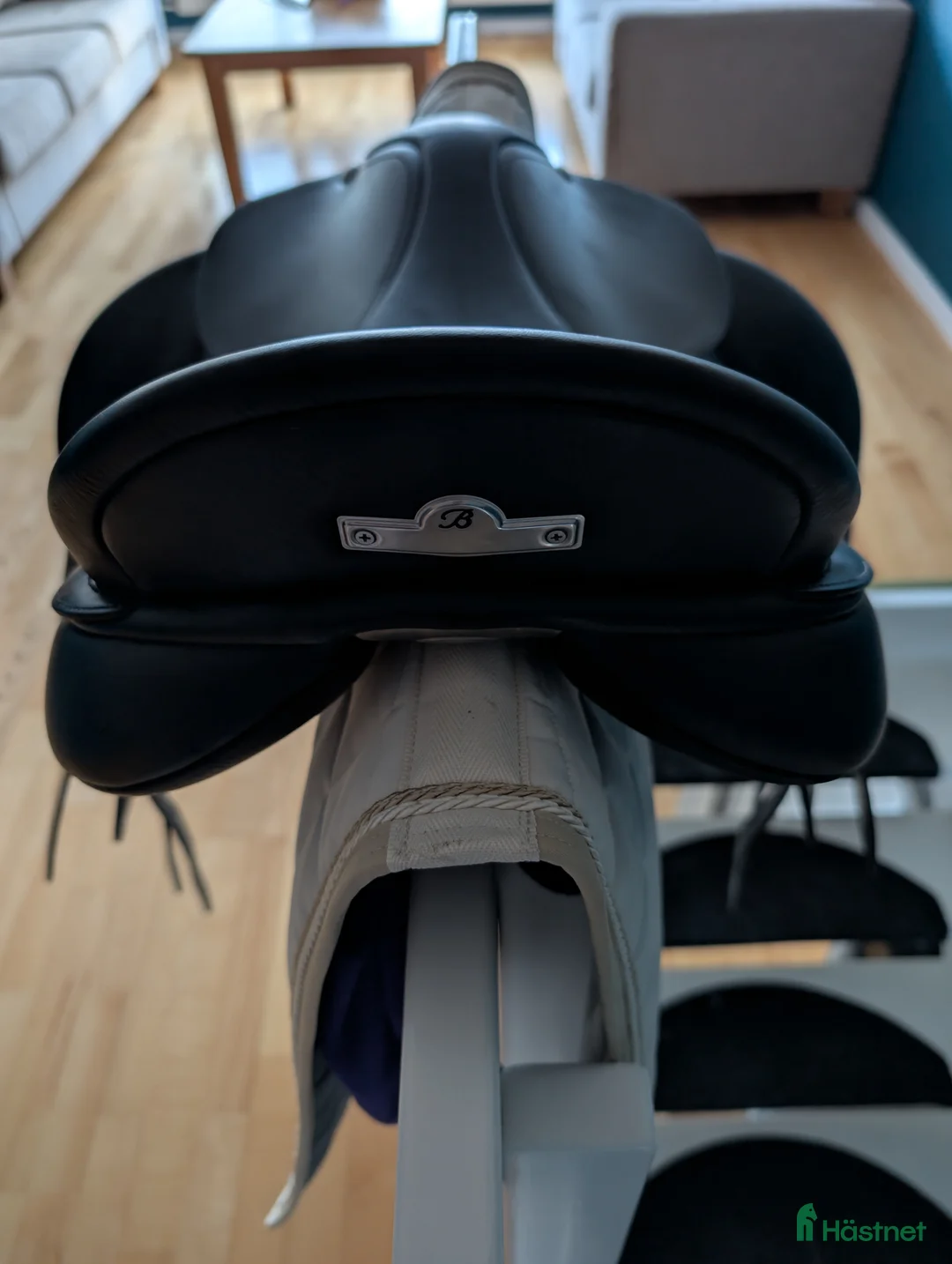 Sadlar hästutrustning till salu: Bates WIDE dressyr 17.5 - Annons 6