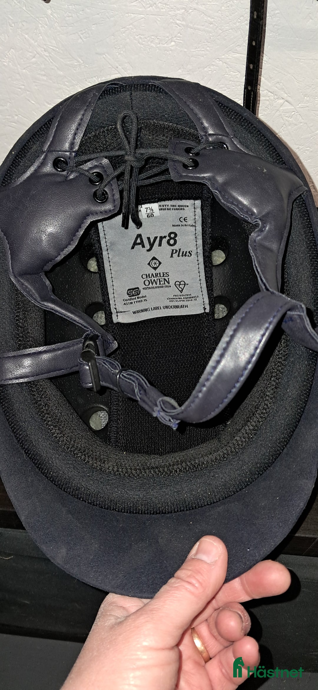 Hjälmar ryttarutrustning till salu: Charles owen Ayr8 plus sparkly  i Nyland - Annons 5