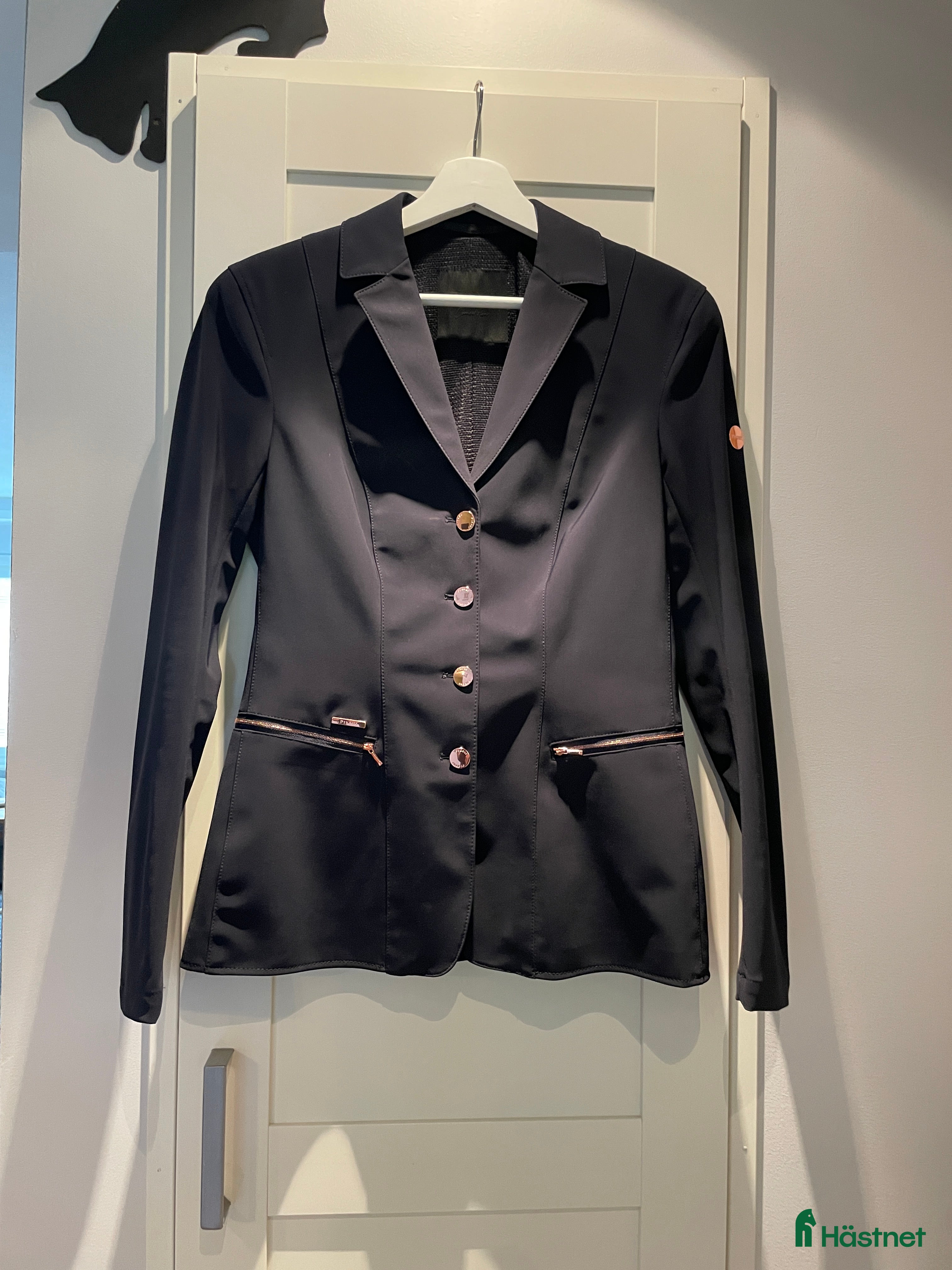 Jackor & Kavajer ryttarutrustning till salu: Snudd på oanvänd kavaj i Uppsala - Annons 2