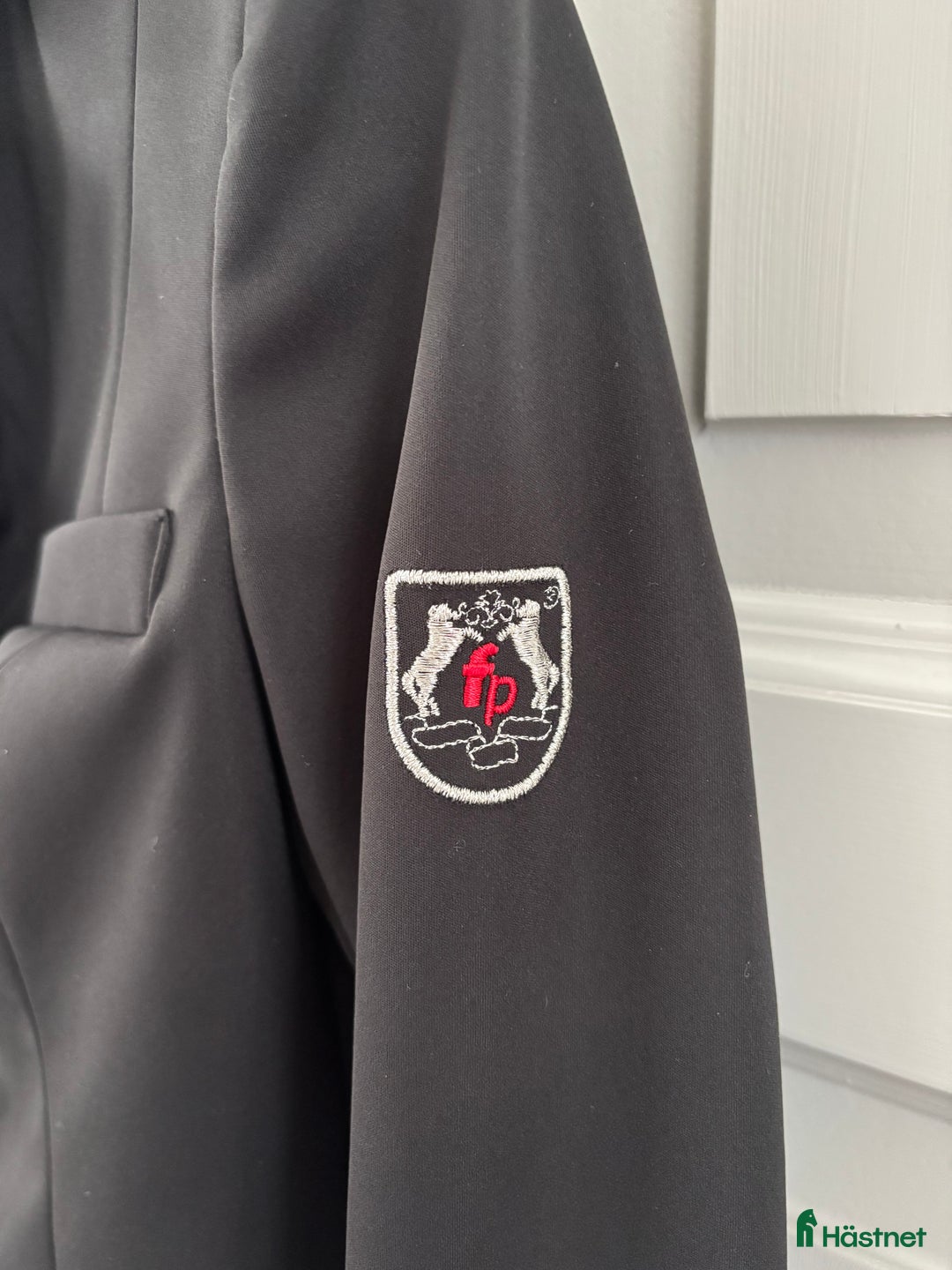 Jackor & Kavajer ryttarutrustning till salu: Tävlingskavaj strl 152 i Saltsjö-Boo - Annons 5