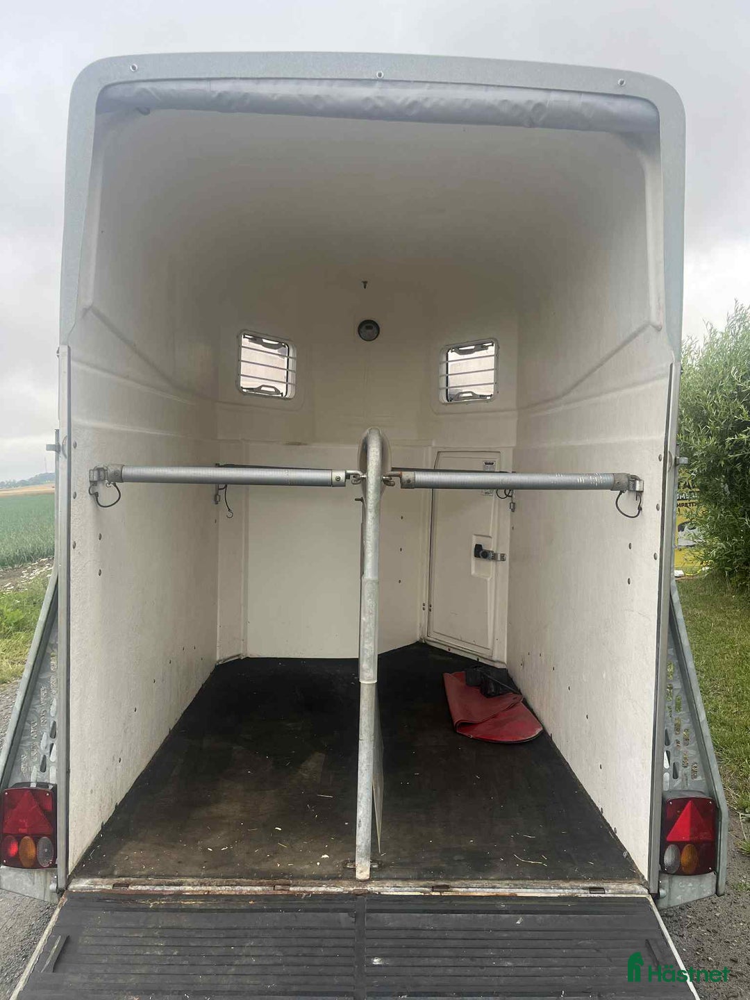 Hästtransporter  fordon & transport till salu: Fin hästtransport i glasfiber med sadelkammare i Löderup - Annons 5