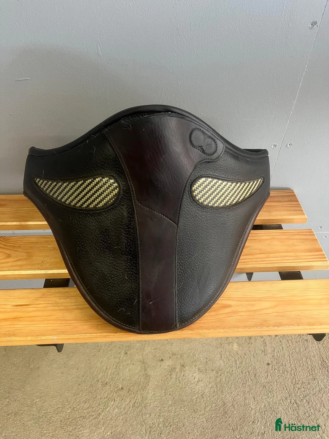 Sadeltillbehör hästutrustning till salu: Equipe magplatta 125 cm kevlar/carbon - Annons 1