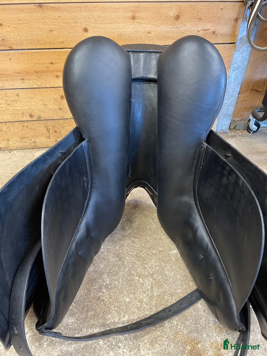 Sadlar hästutrustning till salu: Frank Baines Dressyrsadel  i Askersund - Annons 2