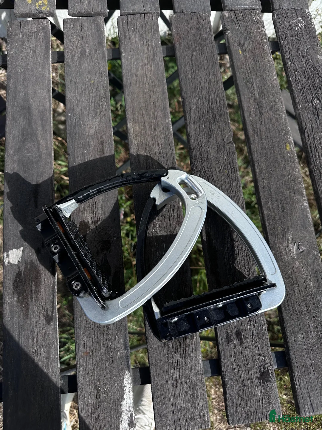 Stigbyglar hästutrustning till salu: Tech stirrups - Annons 1