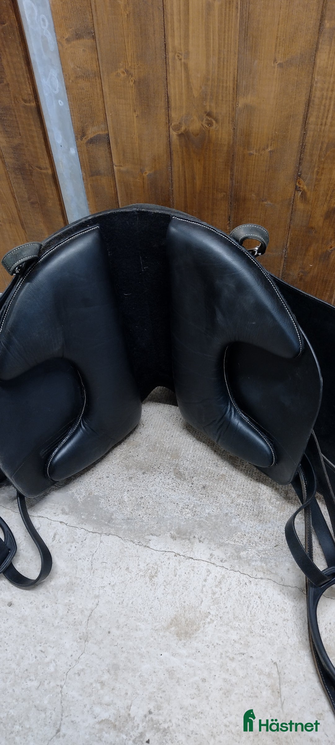 Sadlar hästutrustning till salu: Lätt, bomfri sadel i Norberg - Annons 2