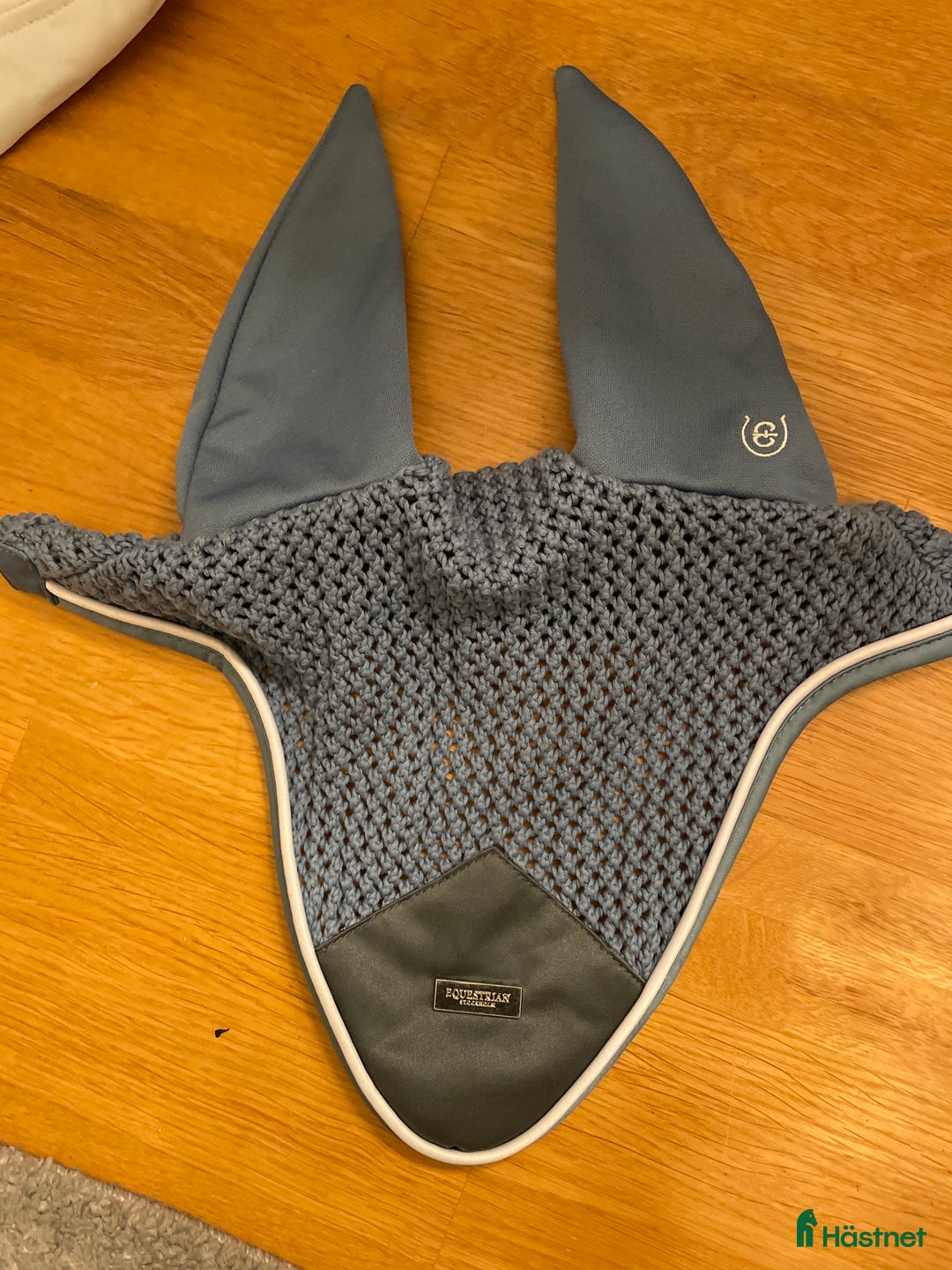 Övrig Hästutrustning hästutrustning till salu: Equestrian Stockholm huva i Västerås - Annons 1