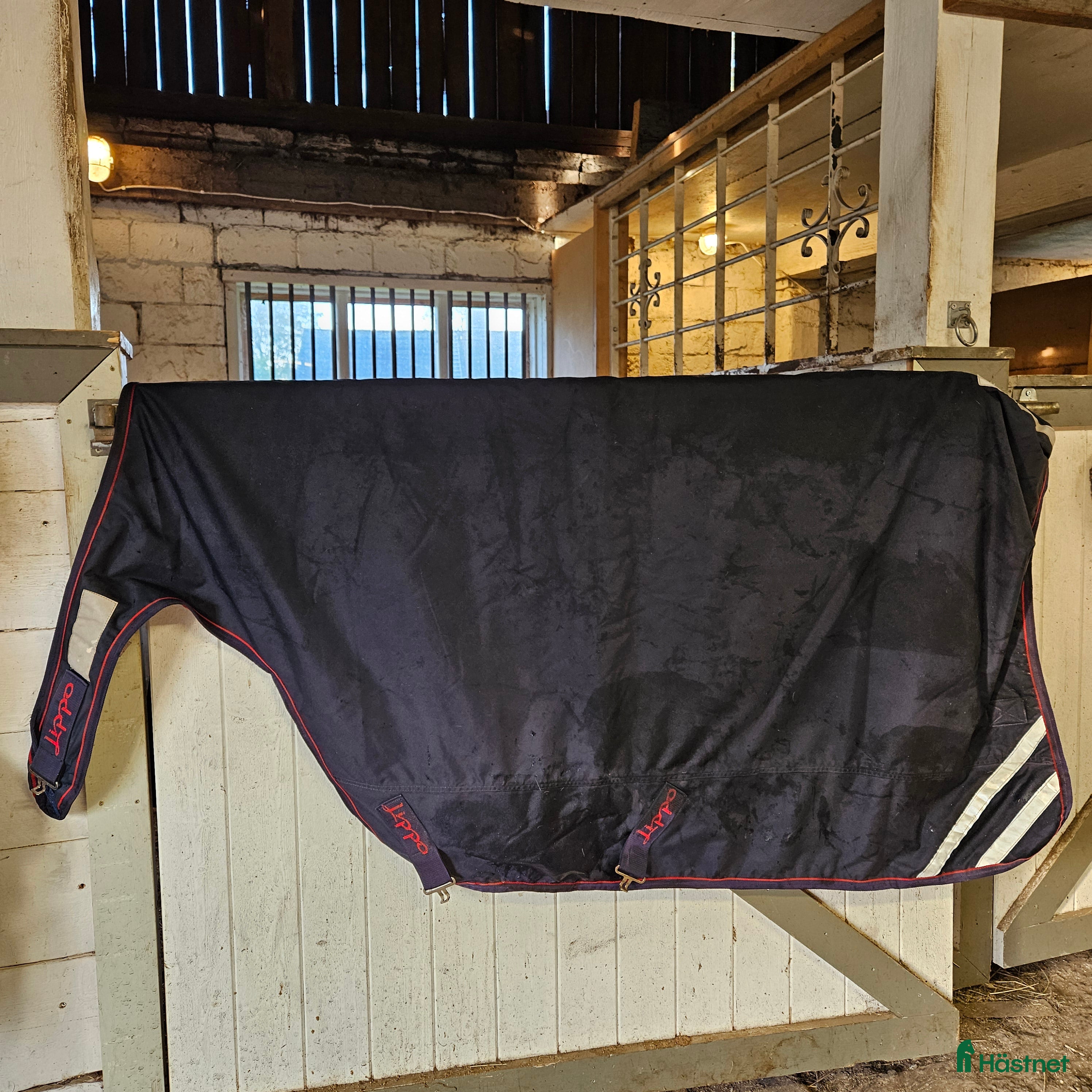 Täcken hästutrustning till salu: Skrittmaskinstäcke/walkertäcke i Österbybruk - Annons 2