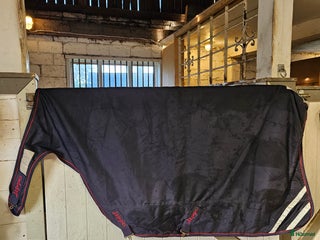 Täcken hästutrustning till salu: Skrittmaskinstäcke/walkertäcke i Österbybruk - Annons 1