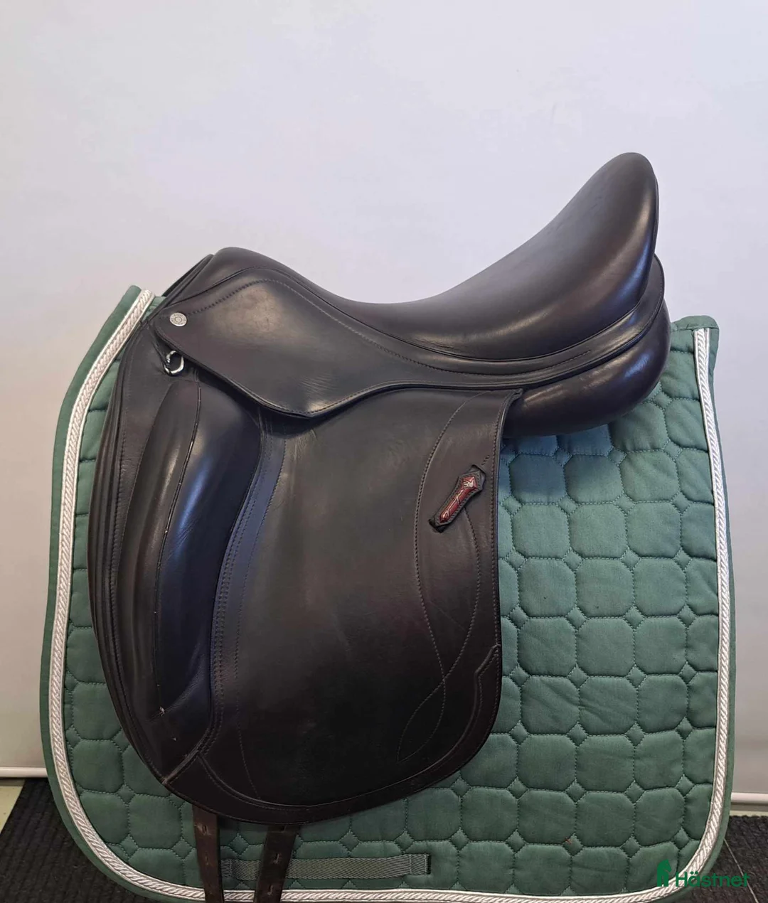 Sadlar hästutrustning till salu: Equipe Olympia 17 tum W i Färnäs - Annons 1