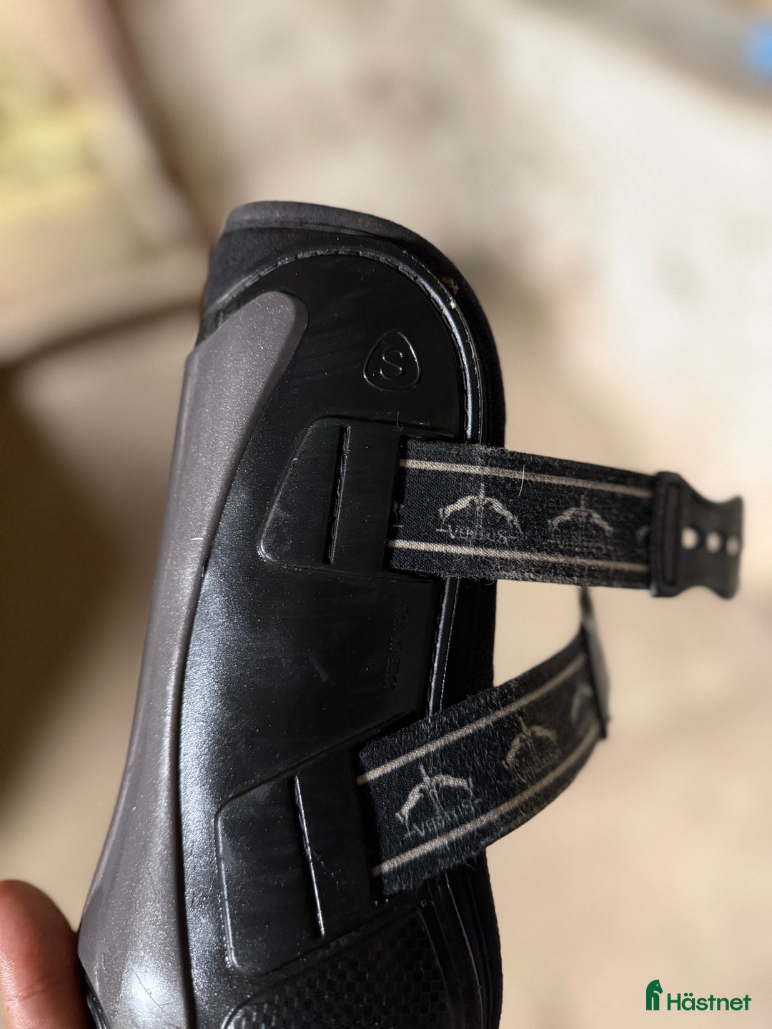 Benskydd hästutrustning till salu: Veredus benskydd svarta  i Tierp - Annons 3