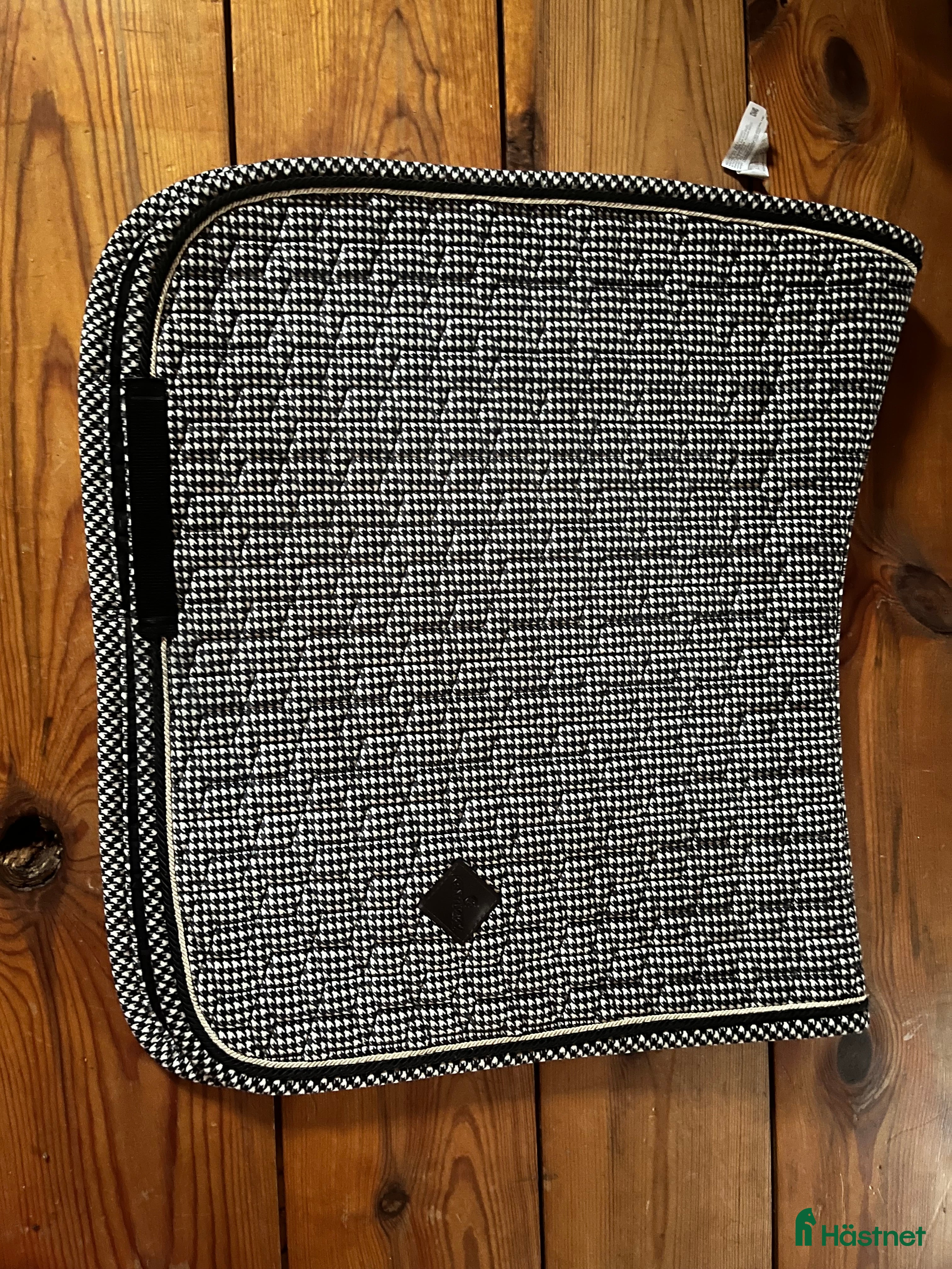 Schabrak & Vojlockar hästutrustning Kentucky sammet rutigt svart vit  i Vallentuna - Annons 13