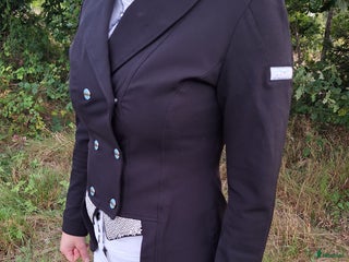 Jackor & Kavajer ryttarutrustning till salu: Animo Minifrack / Frankett i Torslanda - Annons 3