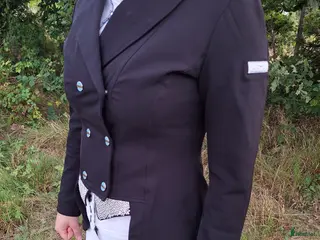 Jackor & Kavajer ryttarutrustning till salu: Animo Minifrack / Frankett - Annons 2