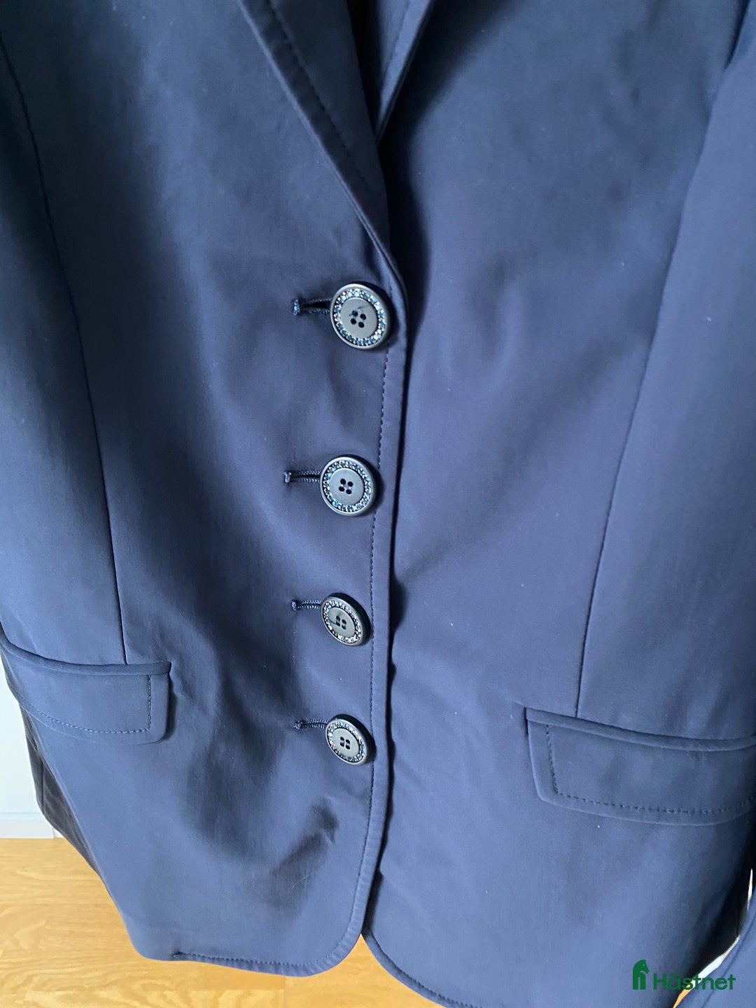 Jackor & Kavajer ryttarutrustning till salu: Specialdesignad equiline kavaj i Skoghall - Annons 3