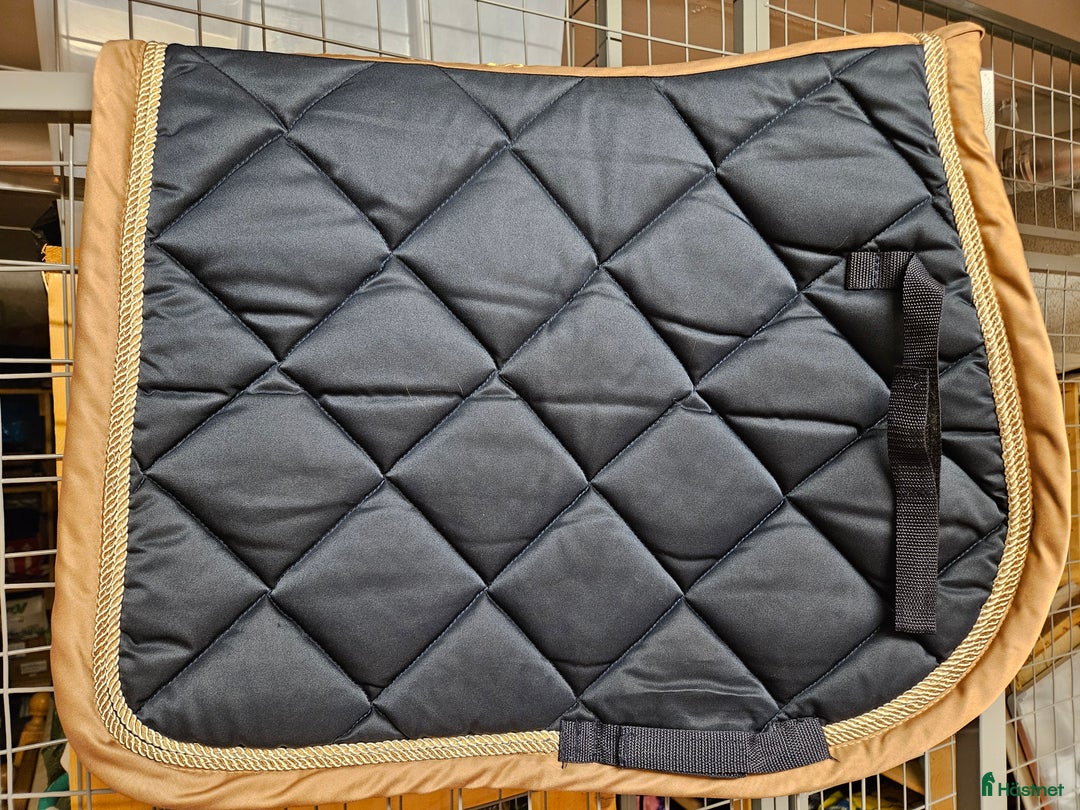 Schabrak & Vojlockar hästutrustning till salu: Flera schabrak säljes, olika märken i Lerum - Annons 5