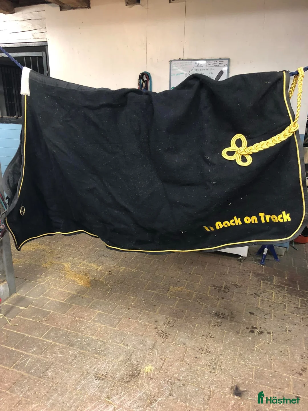 Täcken hästutrustning till salu: Back On Track i Ulricehamn - Annons 1