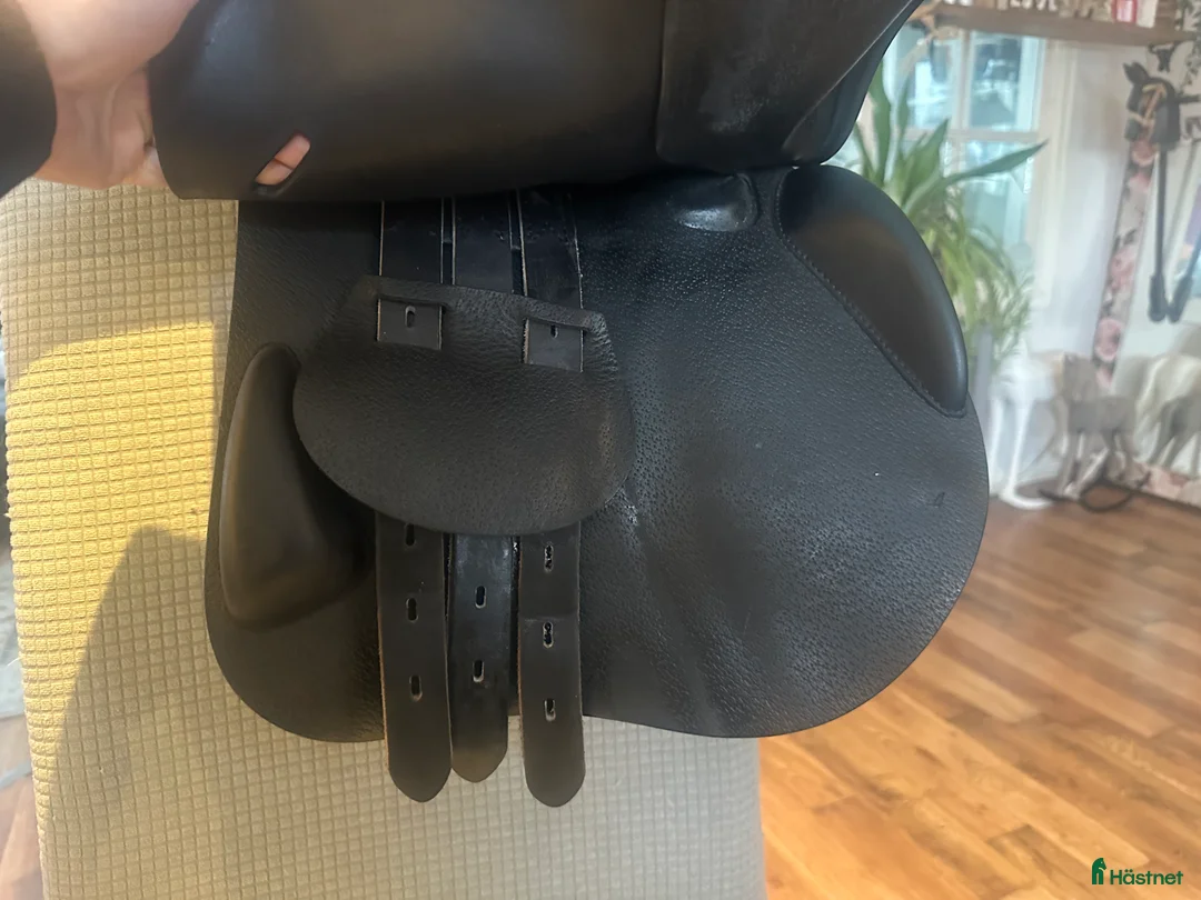 Sadlar hästutrustning till salu: Equipe expression 17” i Kosta - Annons 4