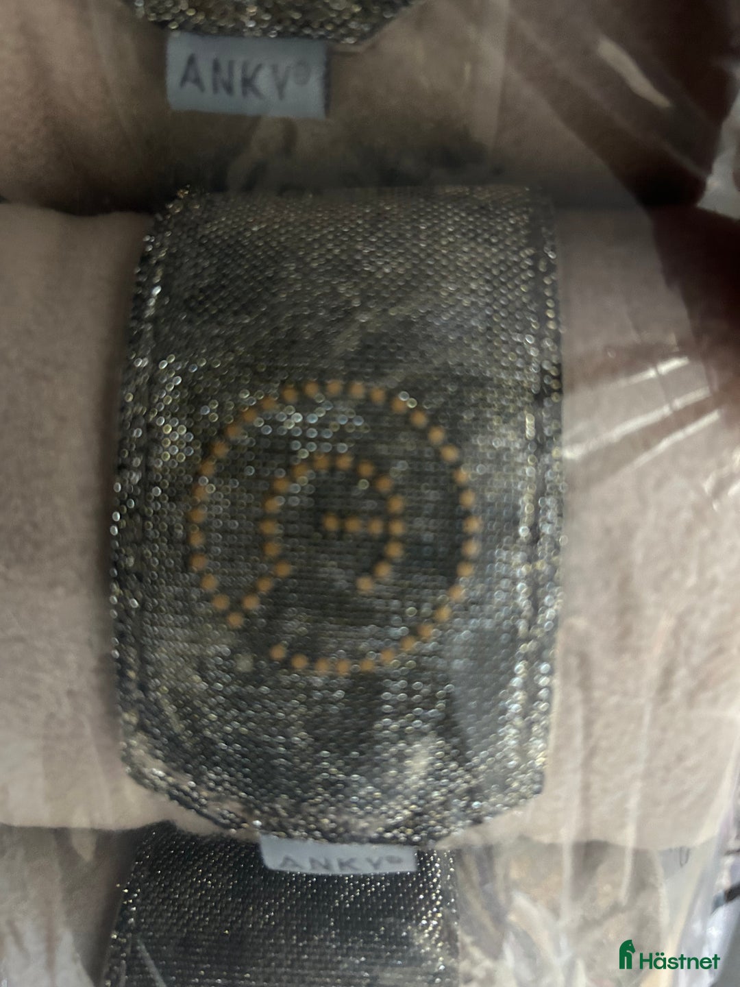 Schabrak & Vojlockar hästutrustning till salu: Equestrian Stockholm schabrak och nya lindor i Vellinge - Annons 4