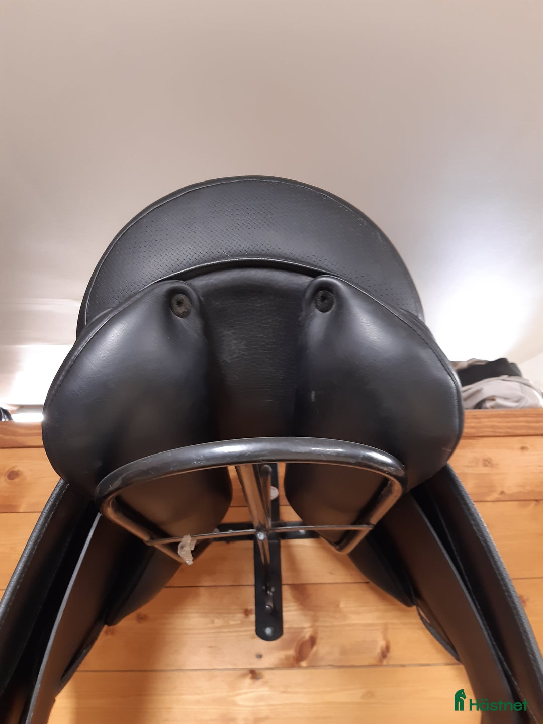 Sadlar hästutrustning till salu: Ny sadel, sparsamt använd i 3 mån. i Tullinge - Annons 4