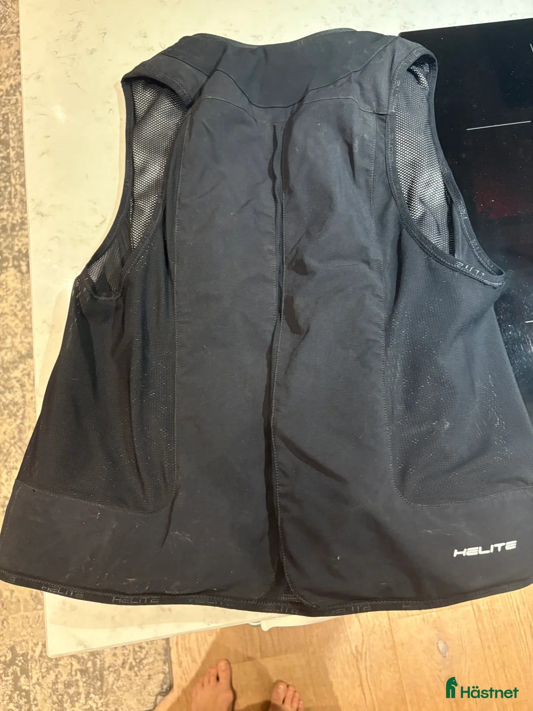 Säkerhetsvästar ryttarutrustning till salu: Helite säkerhetsväst i Skärhamn - Annons 2