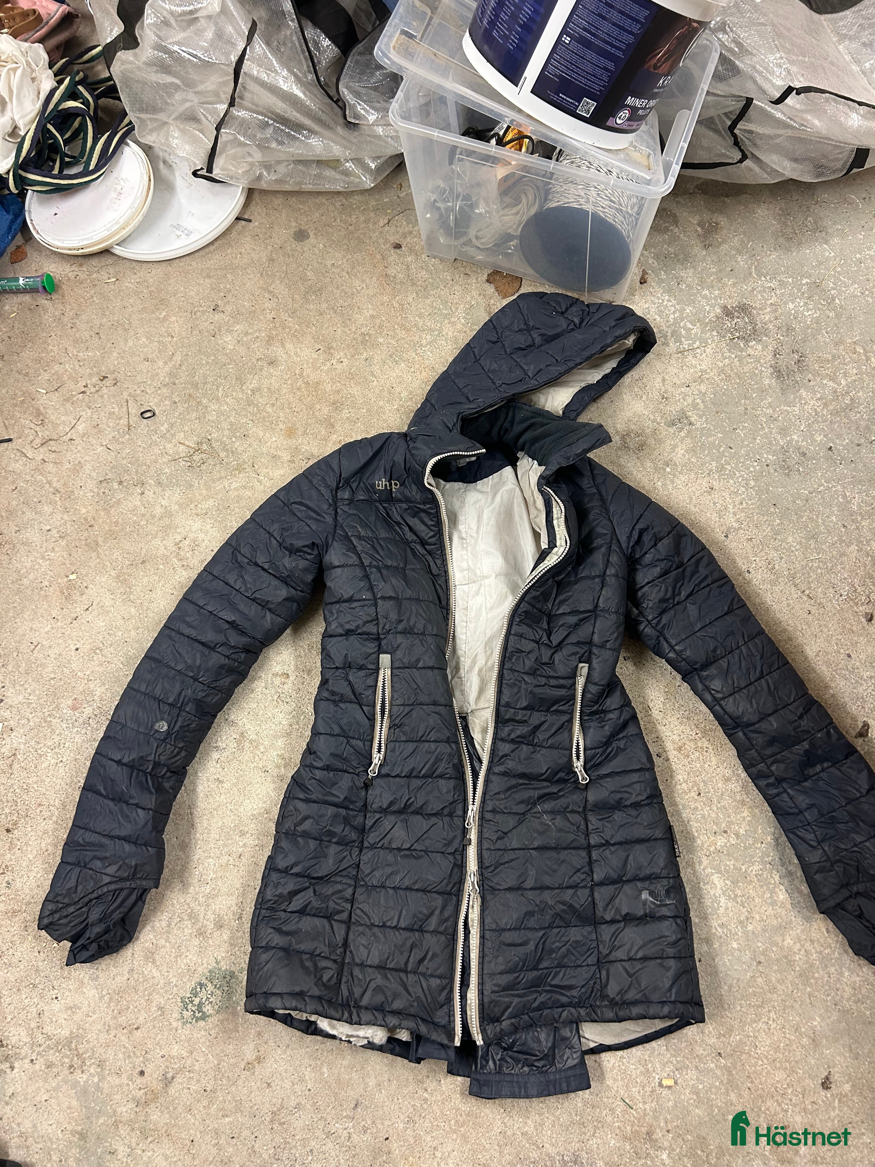 Jackor & Kavajer ryttarutrustning till salu: IUhip kappa!! - Annons 3