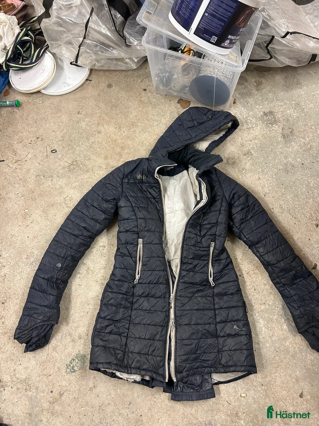 Jackor & Kavajer ryttarutrustning till salu: IUhip kappa!! - Annons 1