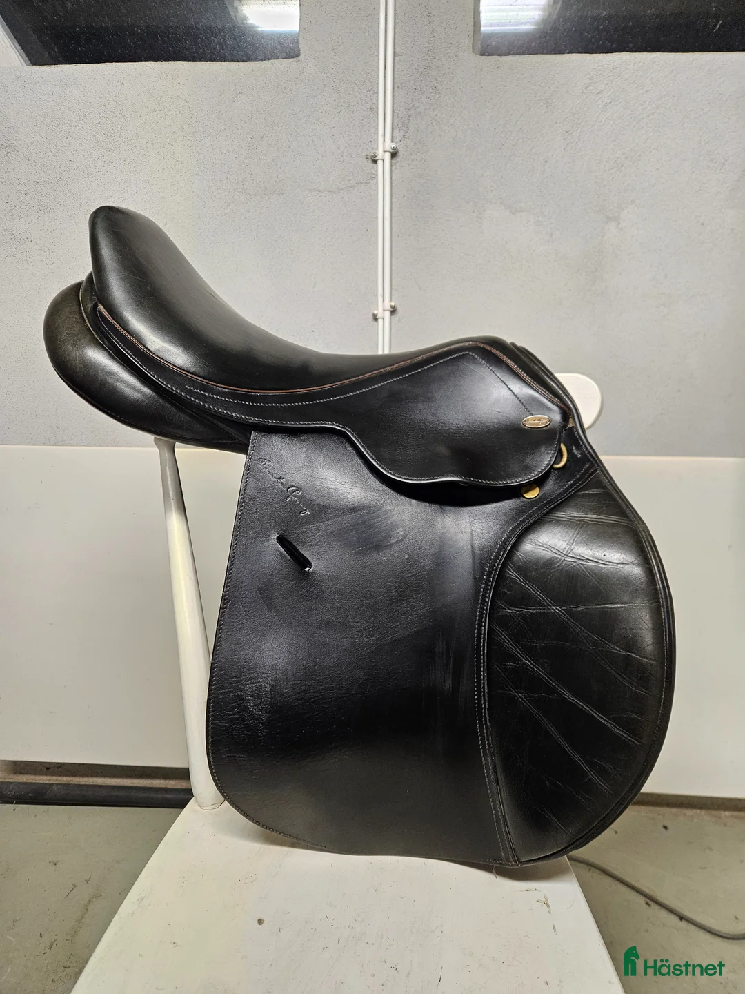 Sadlar hästutrustning till salu: Santa Cruz sadel säljes i Knivsta - Annons 1