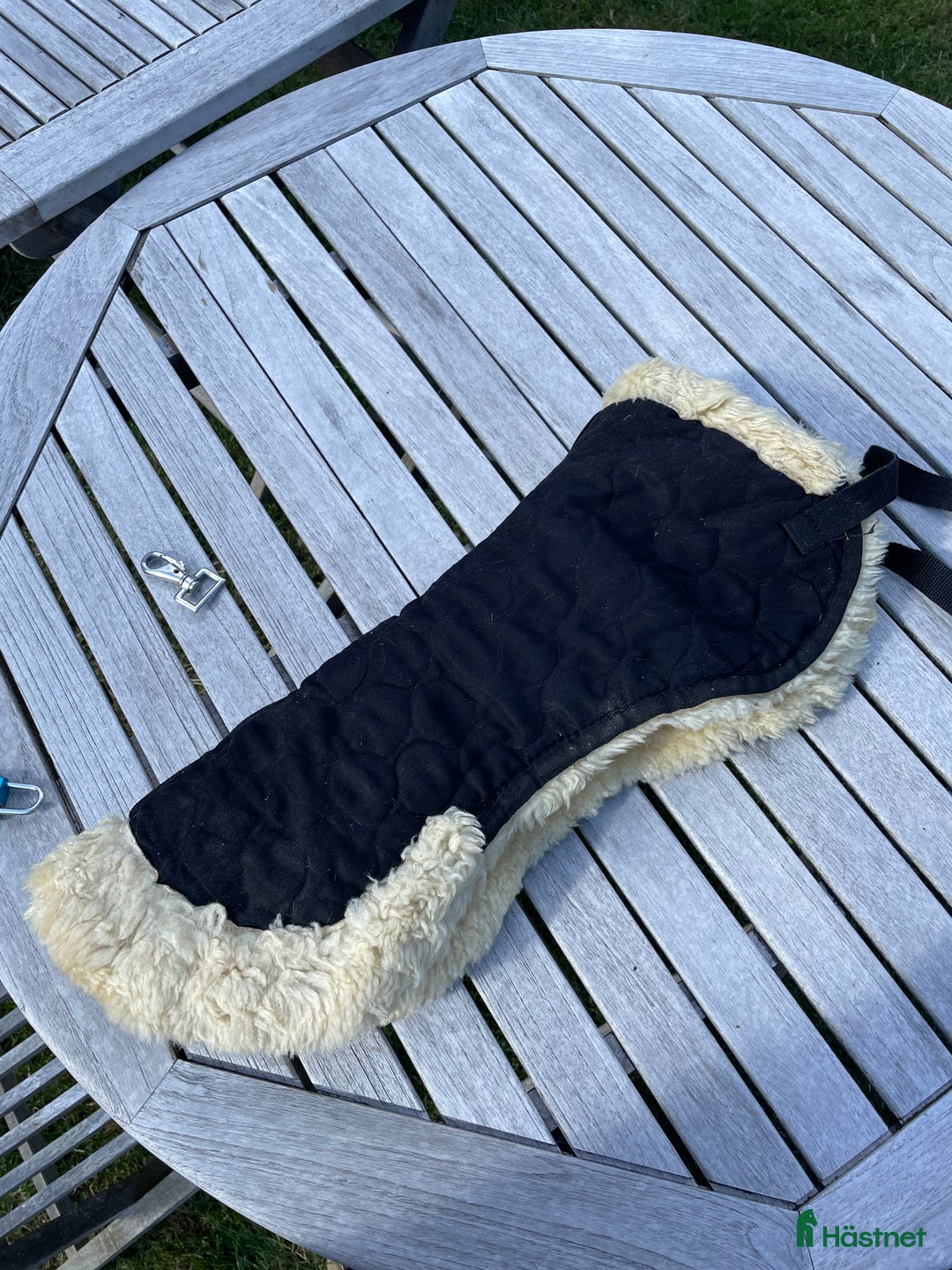 Övrig Hästutrustning hästutrustning till salu: PS pannband, luvor, sadelpadd i fårskinn i Askim - Annons 2