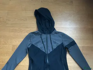 Övrigt Ridkläder ryttarutrustning till salu: Oanvänd Maya Delorez tröja till bra pris! i Varberg - Annons 3