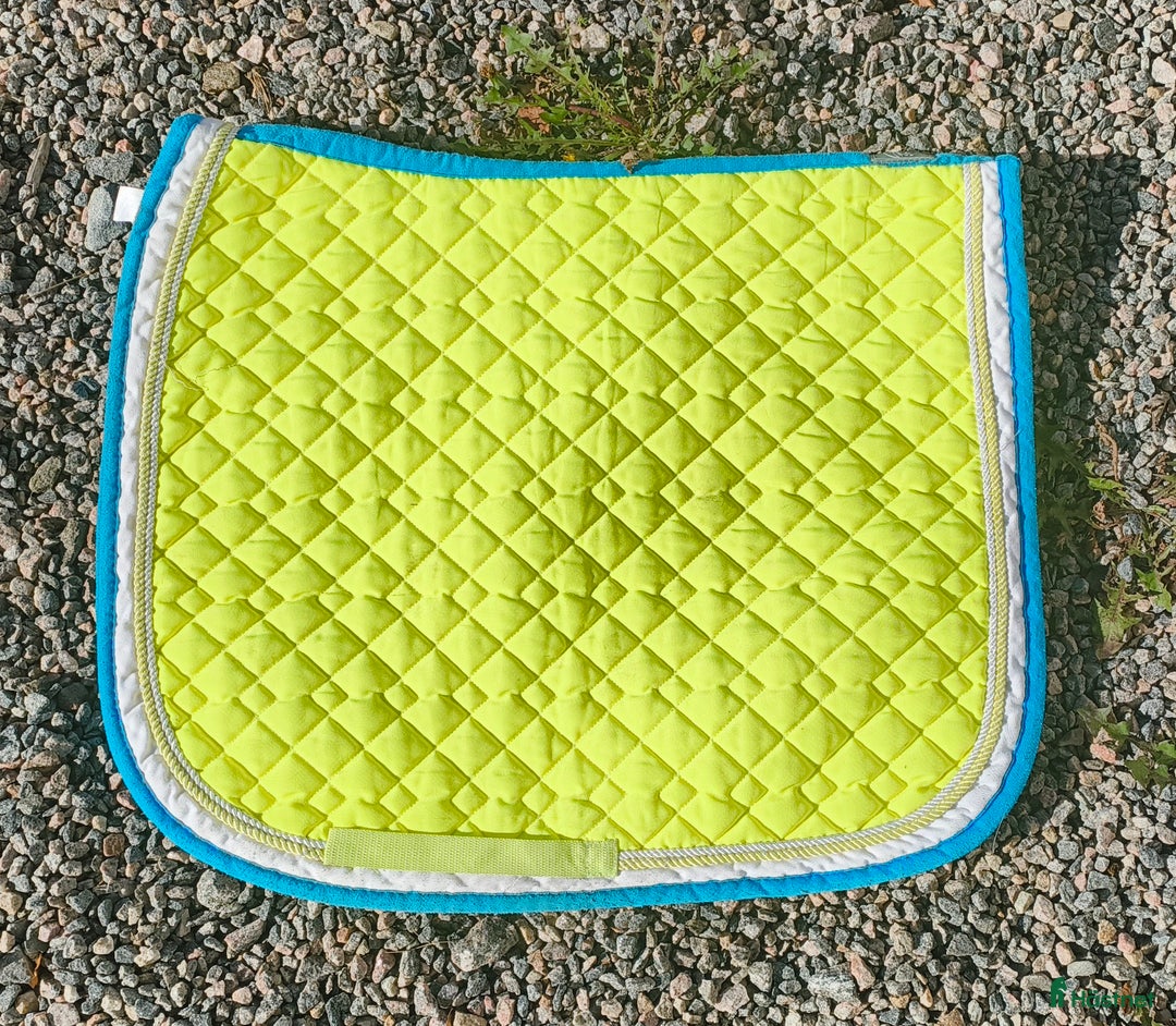 Schabrak & Vojlockar hästutrustning till salu: Olika schabrak från oanvända till begagnade i Lödöse - Annons 4