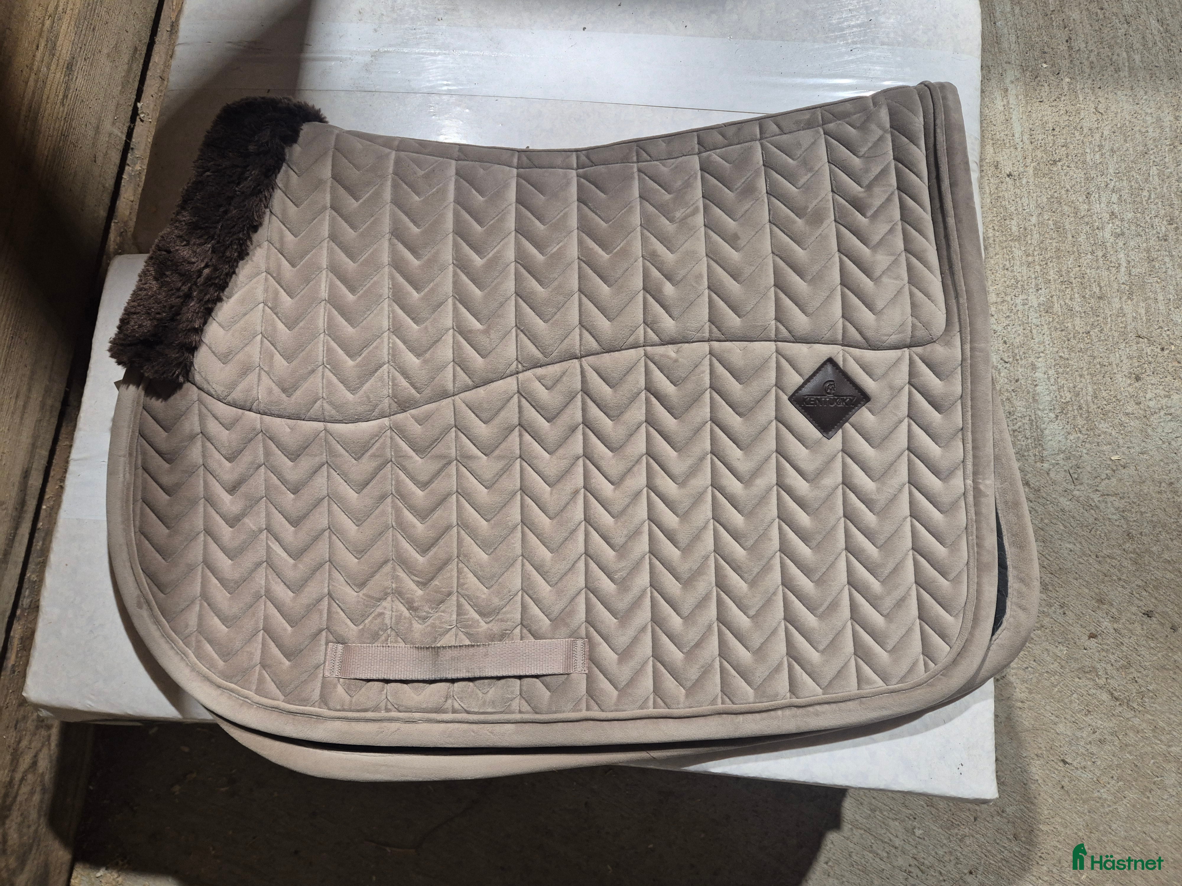 Schabrak & Vojlockar hästutrustning till salu: Kentucky  i Gustafs - Annons 1