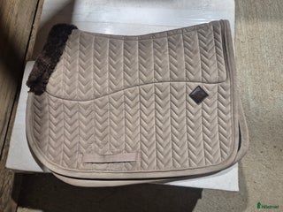 Schabrak & Vojlockar hästutrustning till salu: Kentucky i Gustafs - Annons 1