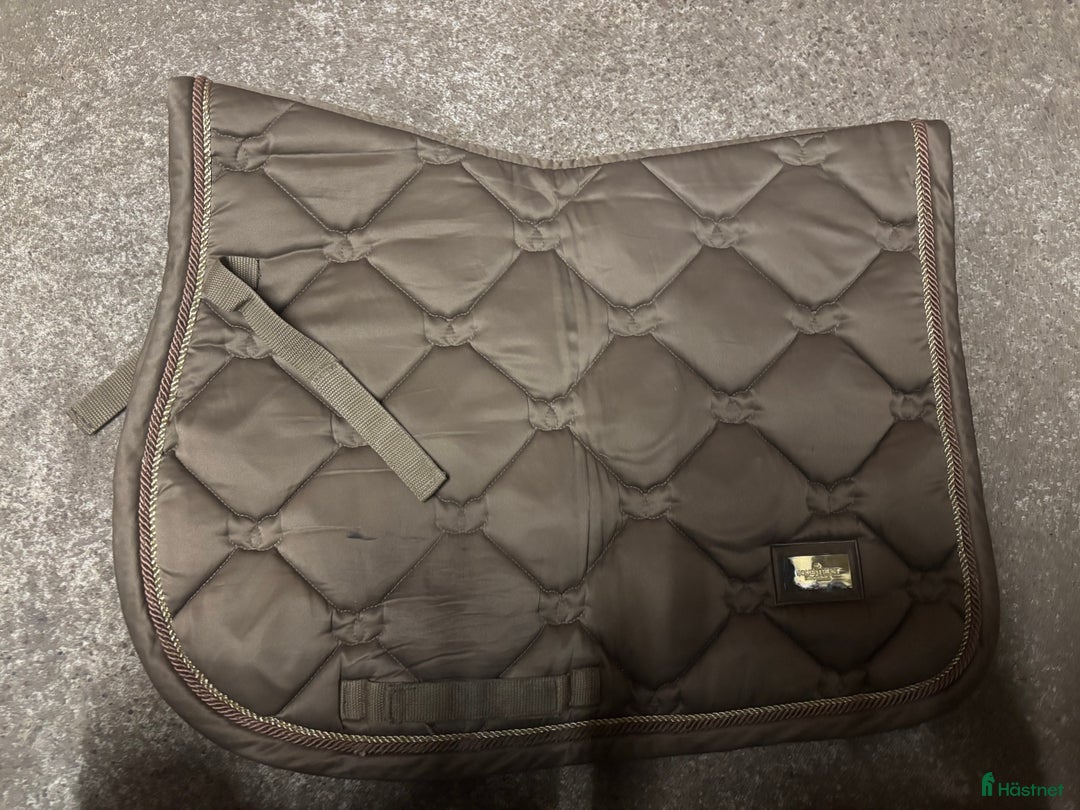 Schabrak & Vojlockar hästutrustning till salu: Equestrian Stockholm  i Tomelilla - Annons 1