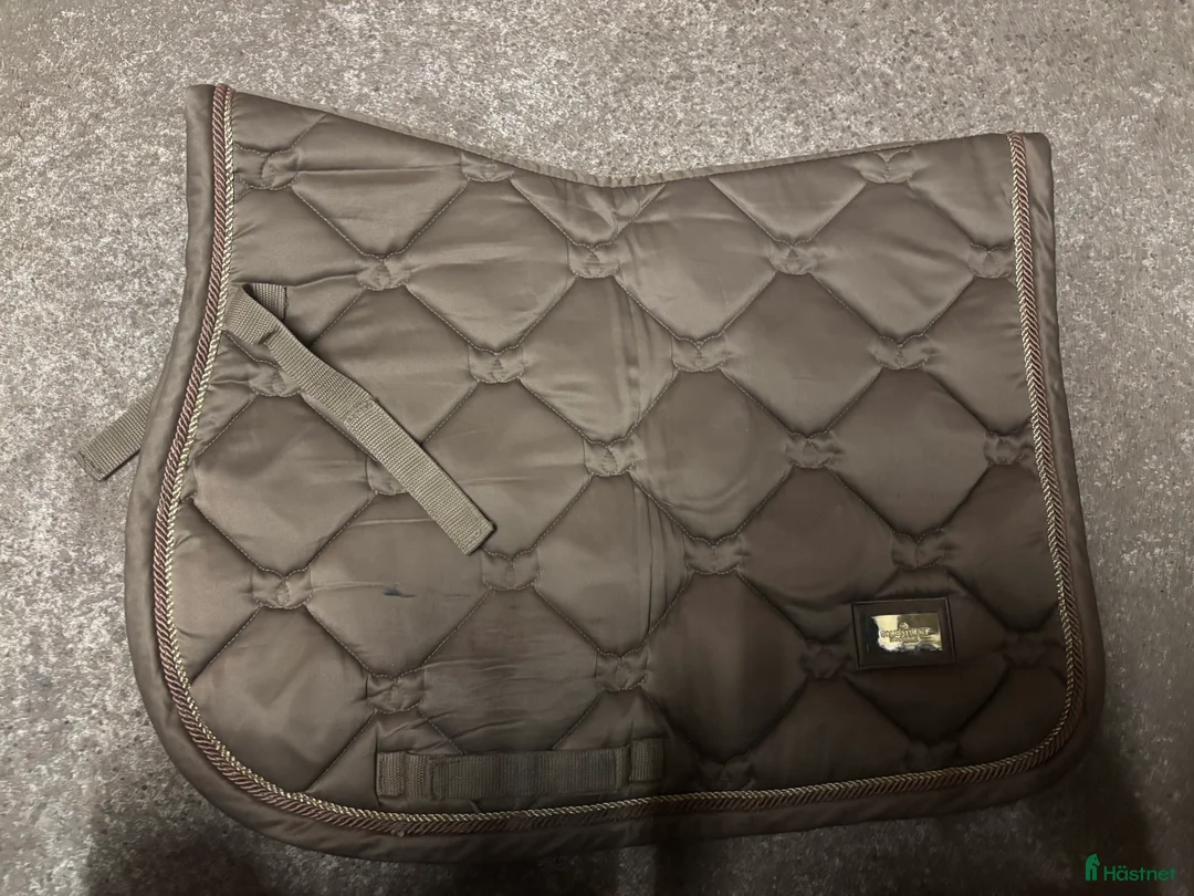 Schabrak & Vojlockar hästutrustning till salu: Equestrian Stockholm  i Tomelilla - Annons 1