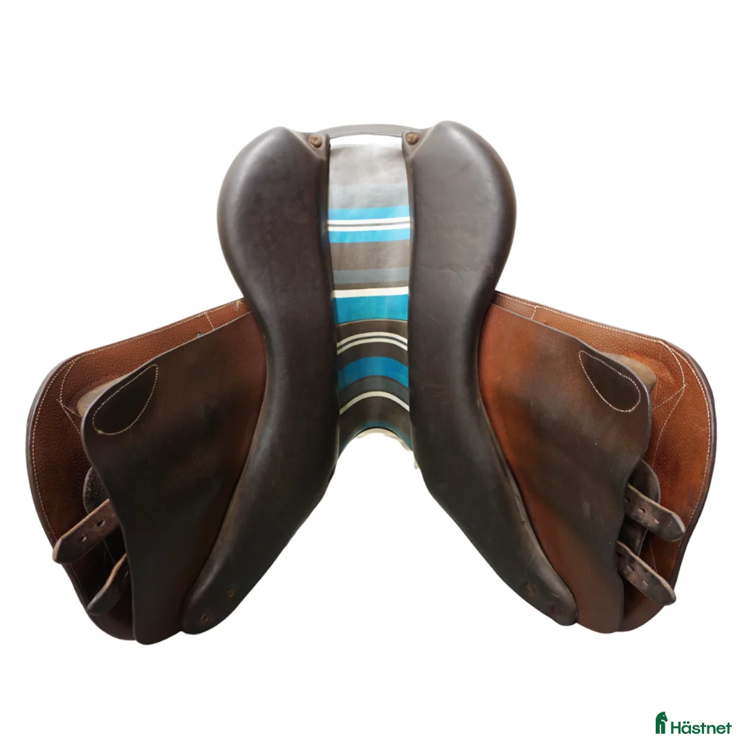 Sadlar hästutrustning till salu: Voltaire Stuttgart 17,5" i Upplands Väsby - Annons 7